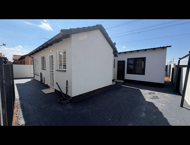 2 BEDROOM HOUSE FOR SALE IN SOSHANGUVE VV